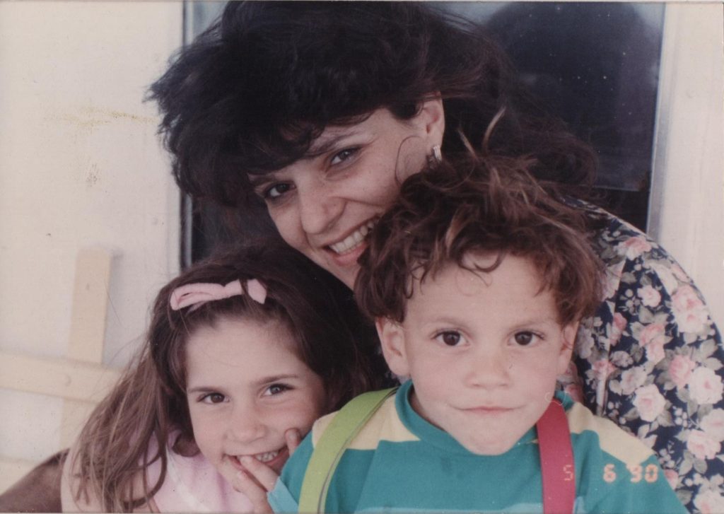 Mom and the kids, 1990